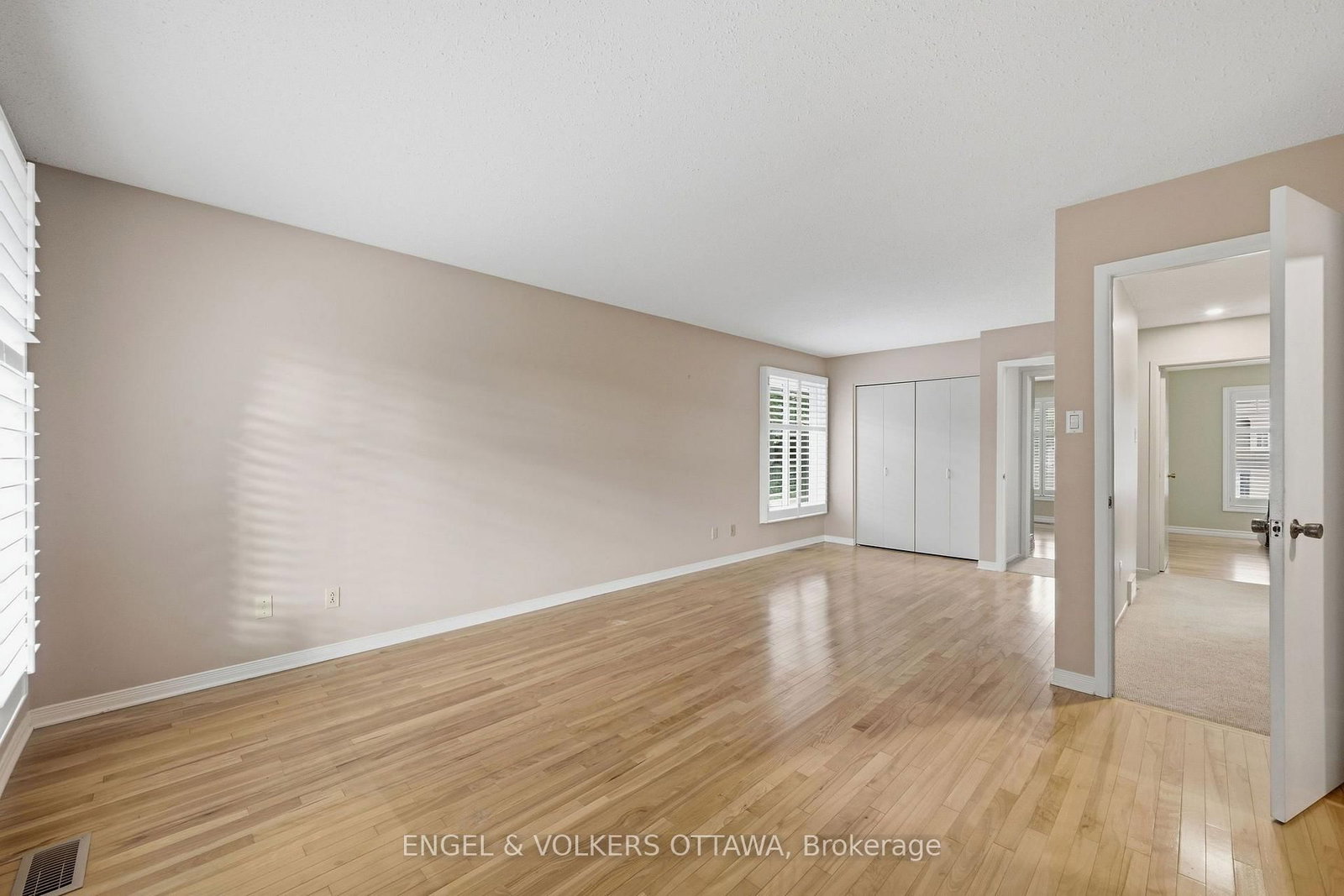885 Plante Drive • Ottawa, ON photo 19