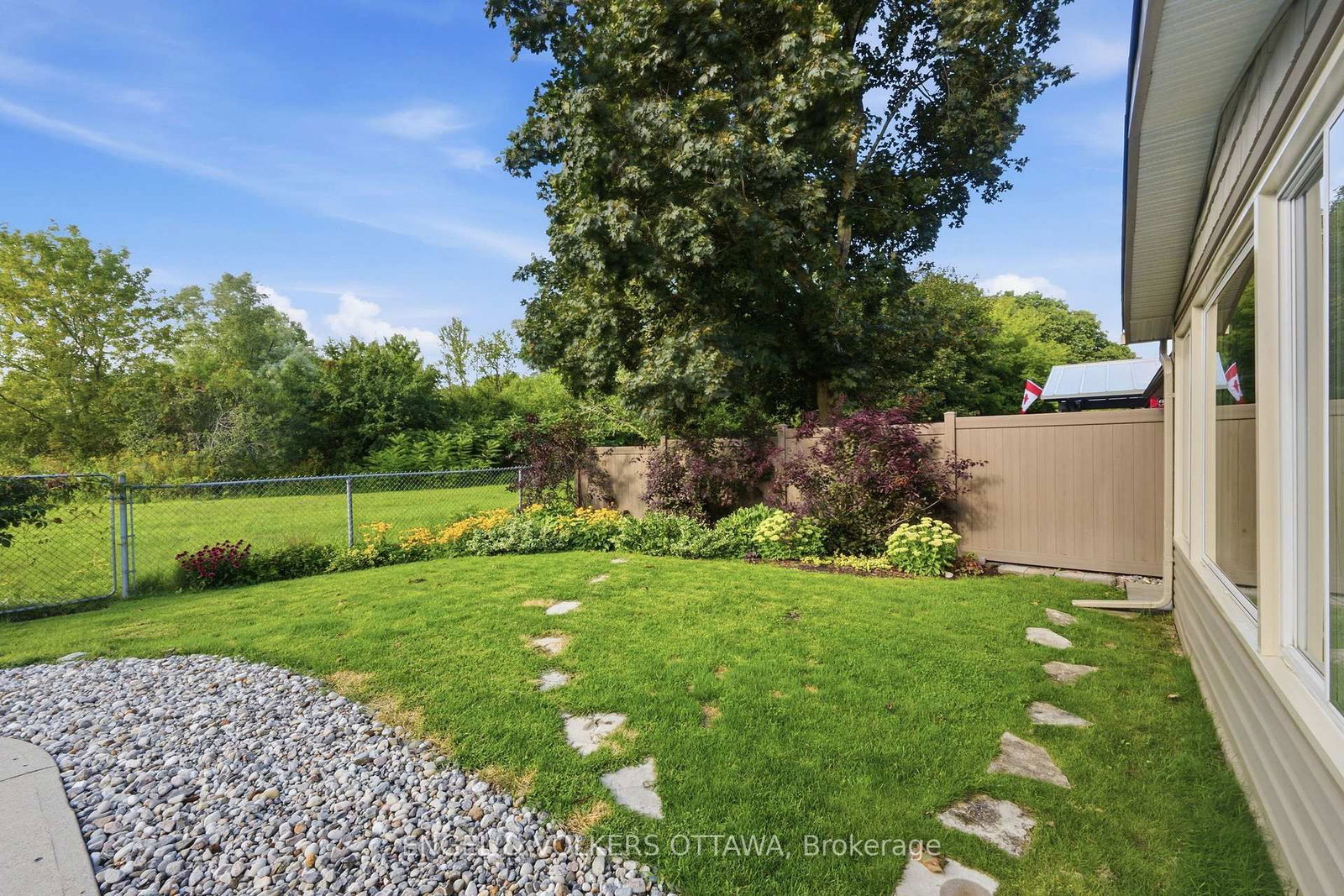 885 Plante Drive • Ottawa, ON photo 43