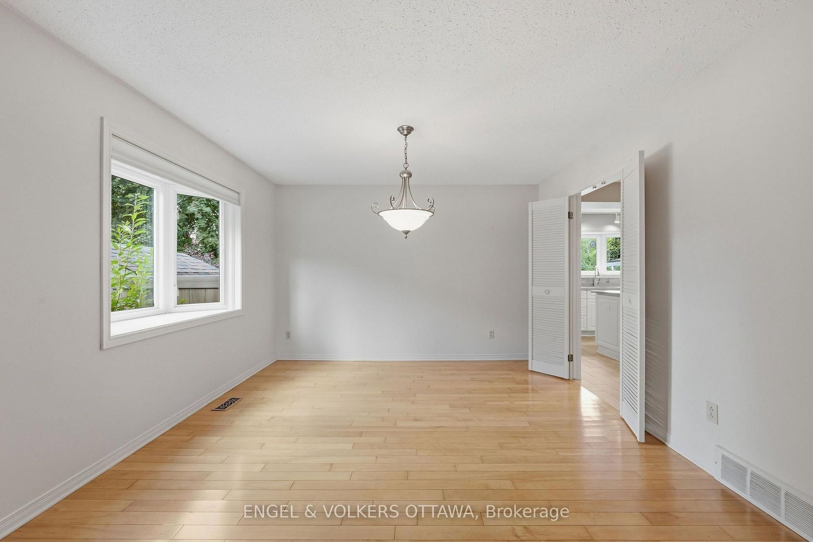 885 Plante Drive • Ottawa, ON photo 6