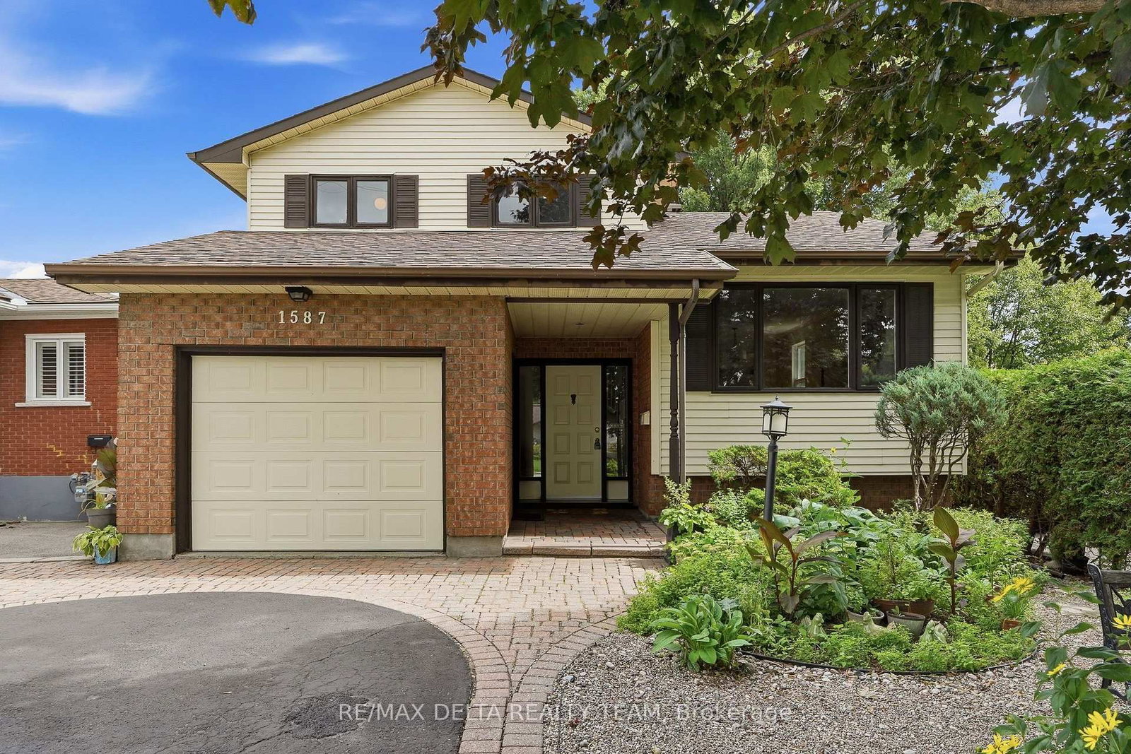 1587 Maxime Street • Ottawa, ON photo 1