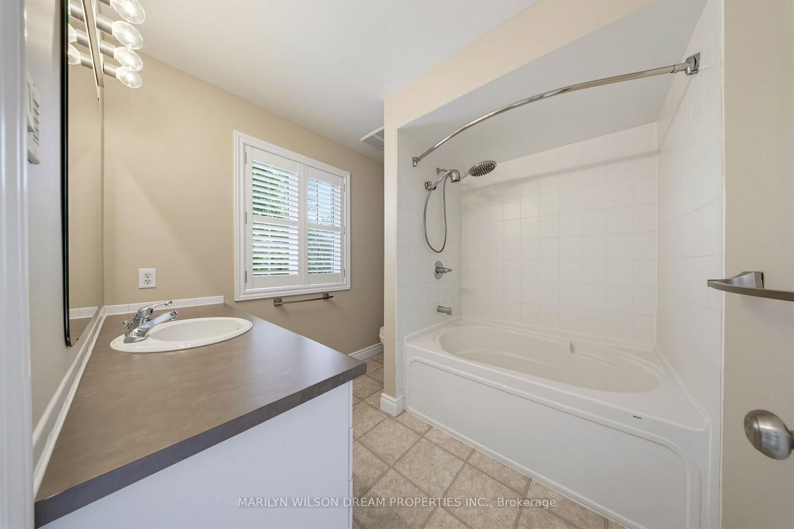 32 Valencia Street • Ottawa, ON photo 24
