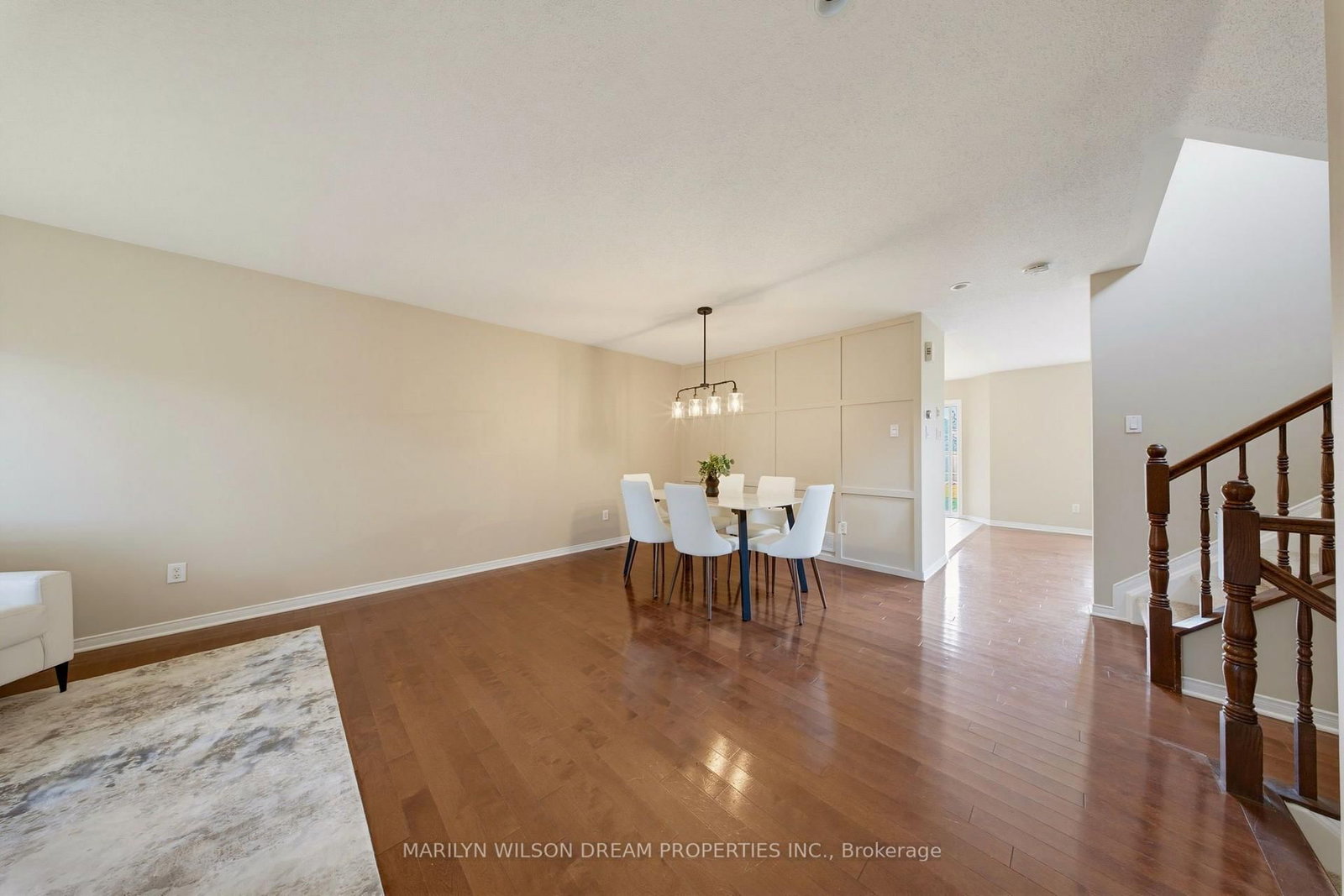 32 Valencia Street • Ottawa, ON photo 3