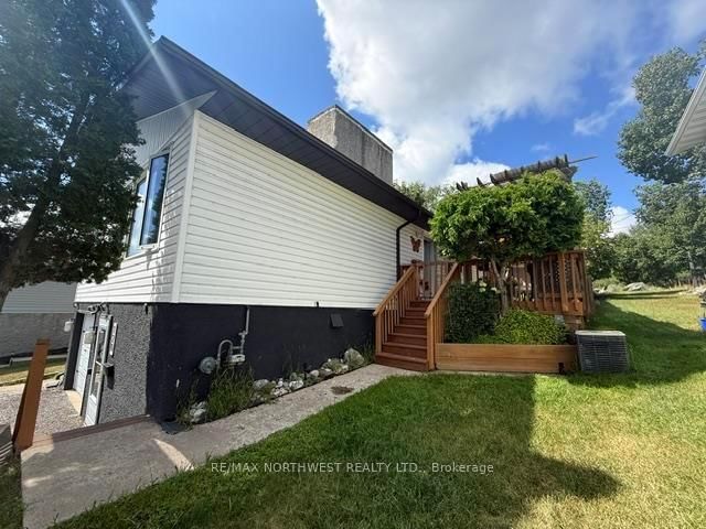 120 Minto Cres