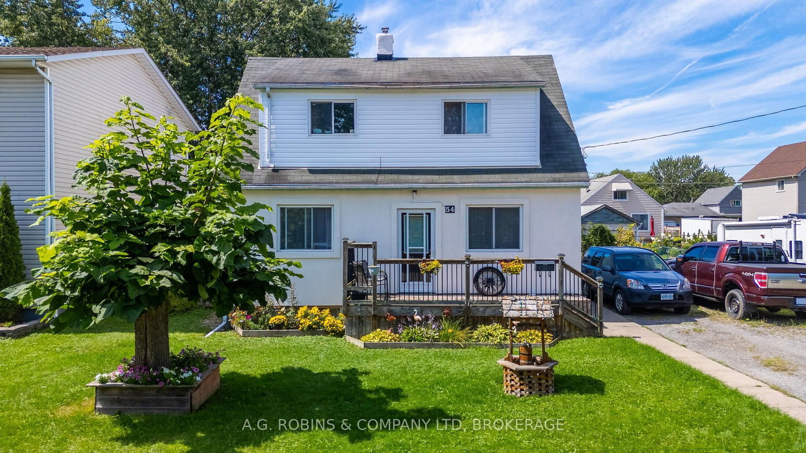 Detached House for sale at 54 Clifford Avenue, Welland, Ontario, L3C 2G1 - Broadway - MLS: X13719084