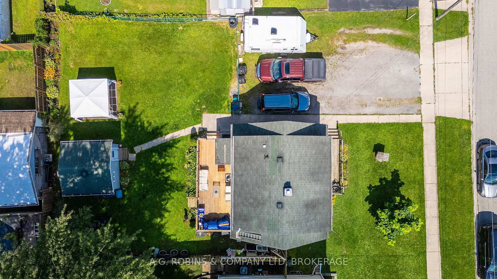 Detached House for sale at 54 Clifford Avenue, Welland, Ontario, L3C 2G1 - Broadway - MLS: X13719084