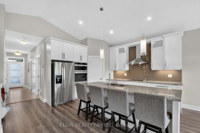 10 Mcpherson Court N • #18 • Central Elgin, ON photo 5