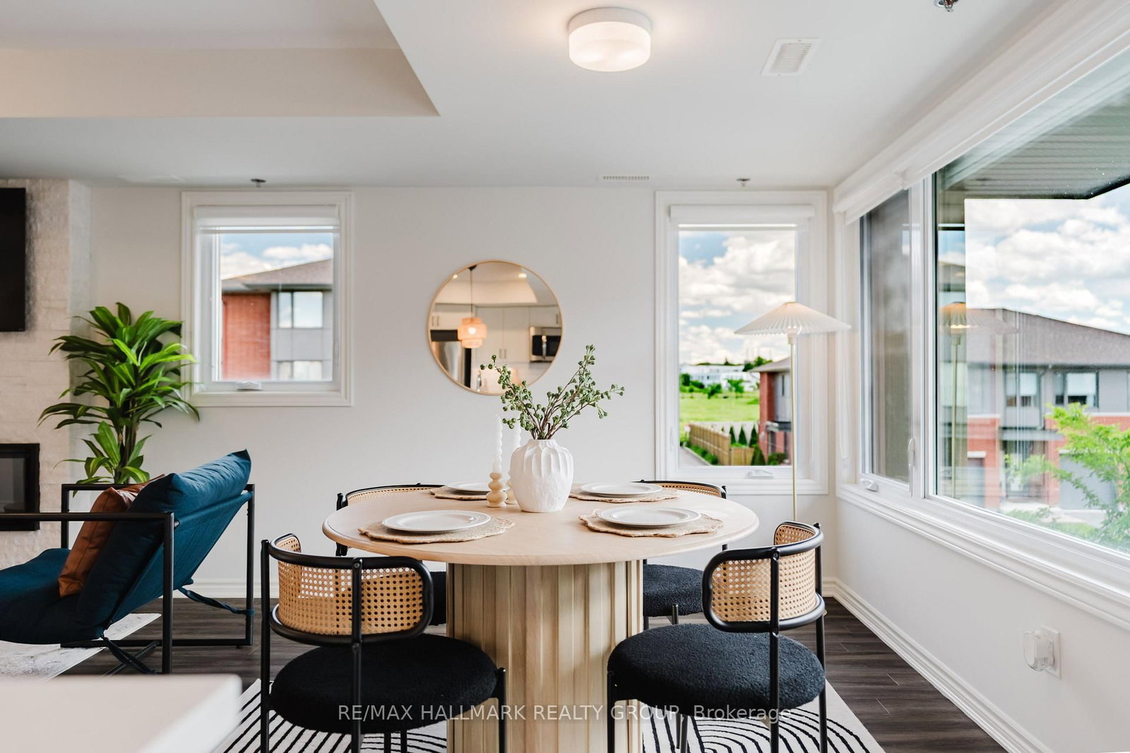583 Takamose Private • #217 • Ottawa, ON photo 11
