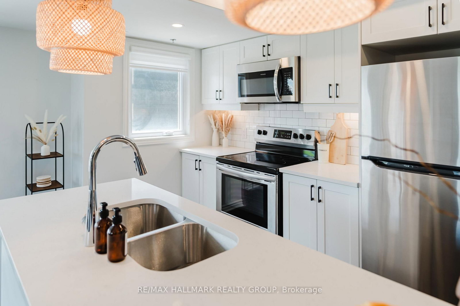 583 Takamose Private • #217 • Ottawa, ON photo 18