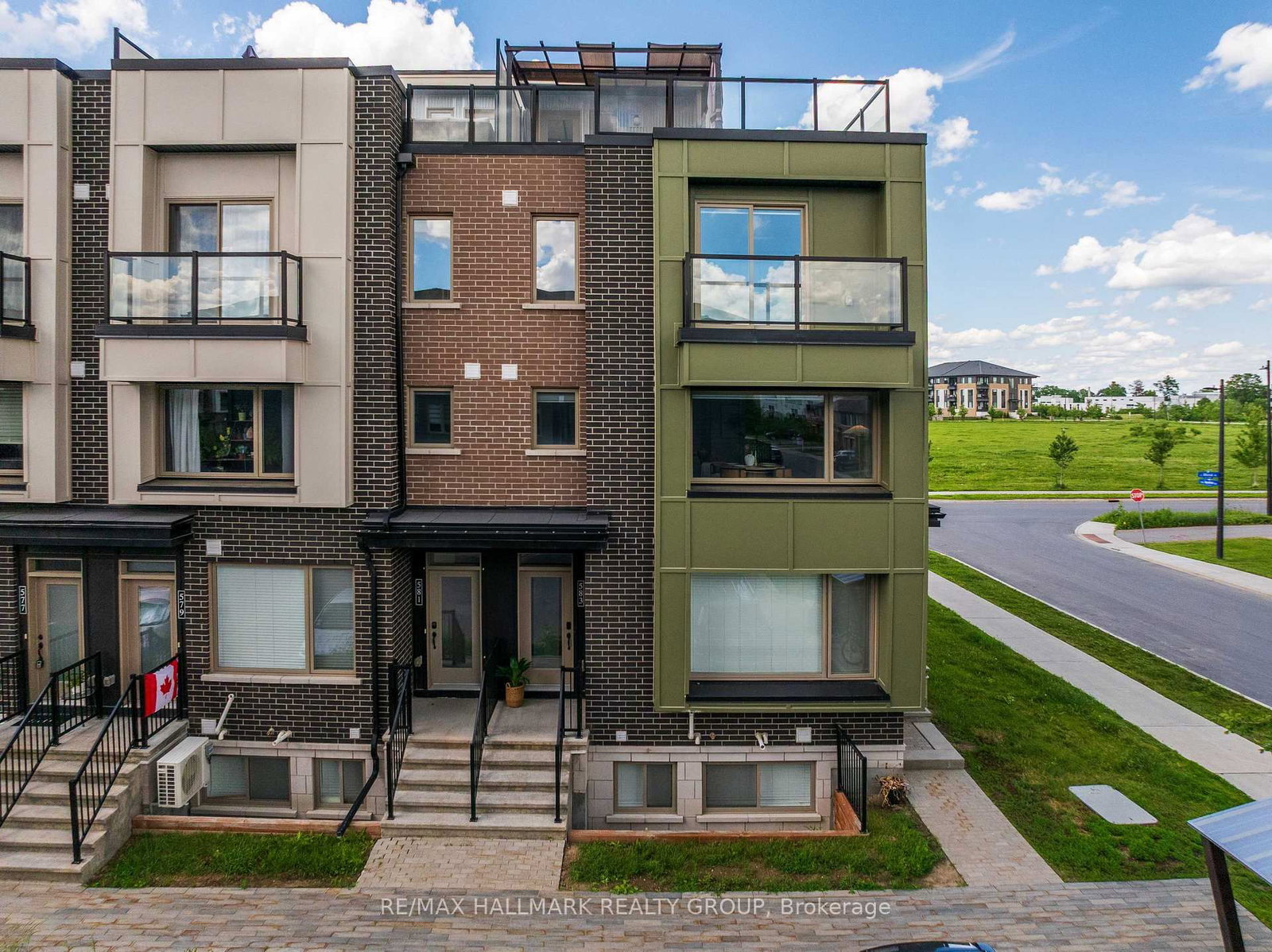 583 Takamose Private • #217 • Ottawa, ON photo 2