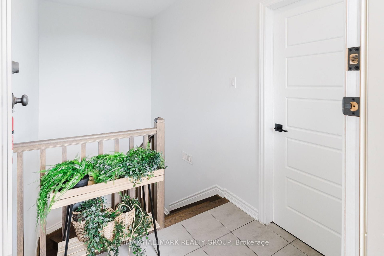 583 Takamose Private • #217 • Ottawa, ON photo 32