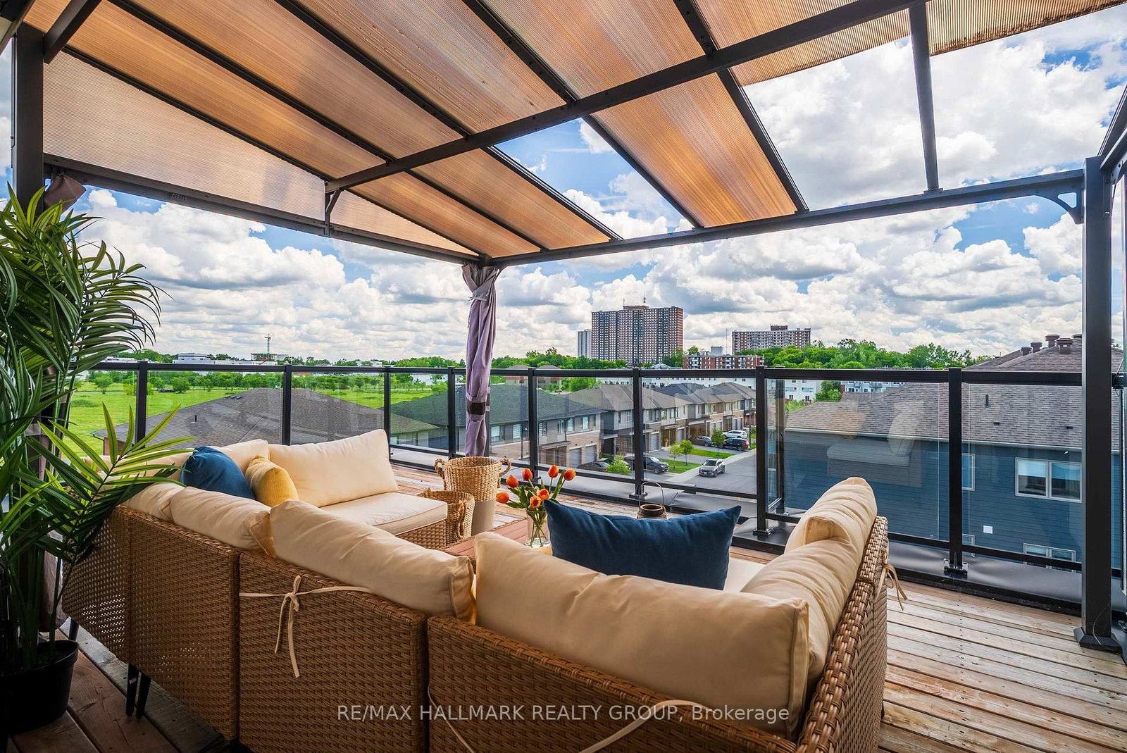 583 Takamose Private • #217 • Ottawa, ON photo 36