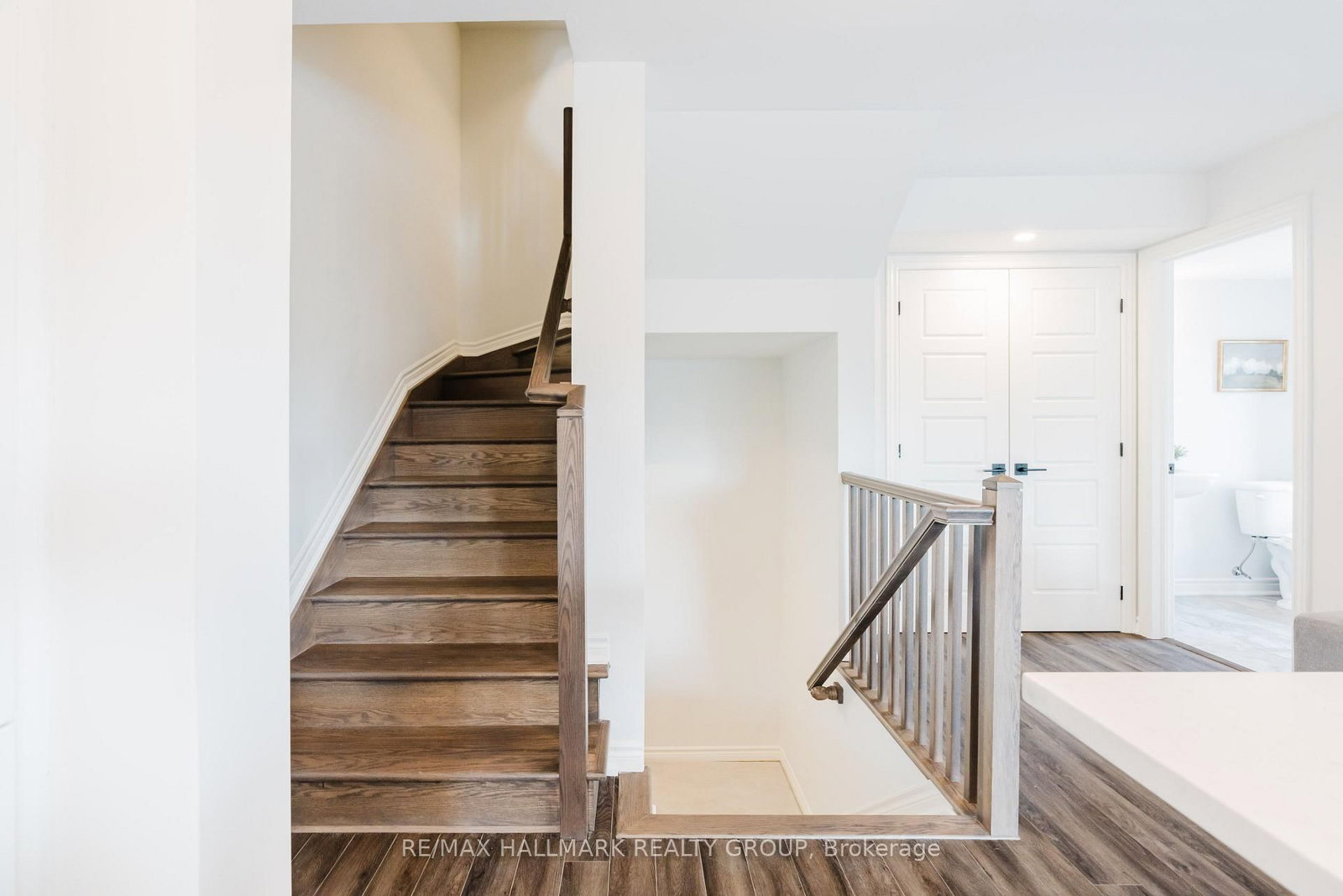 583 Takamose Private • #217 • Ottawa, ON photo 6