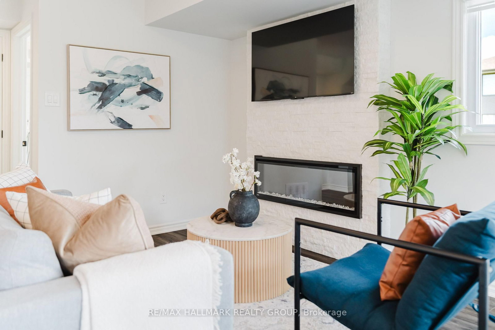 583 Takamose Private • #217 • Ottawa, ON photo 8
