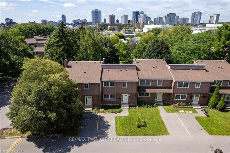 80 - 121 University Avenue E