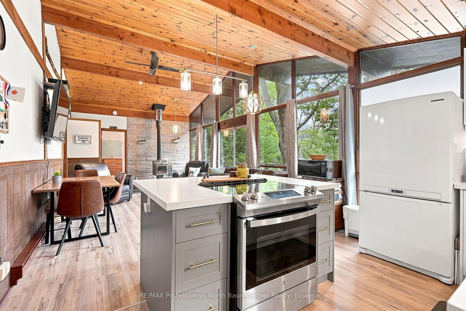 2937 Watts Road • Dysart et al, ON photo 5