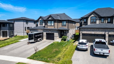 103 Links Crescent • Woodstock, ON photo 2