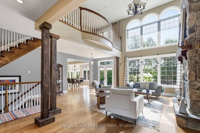 6622 Blossom Trail Drive • Ottawa, ON photo 2