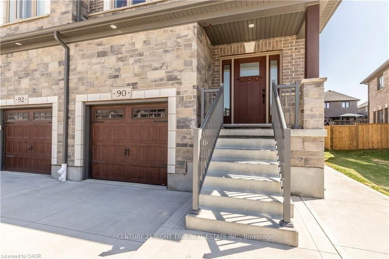 90 Hollybrook Trail