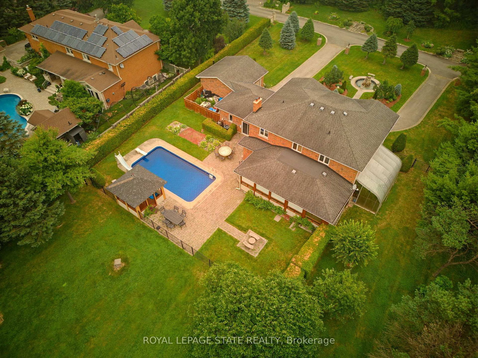 348 Shaver Road • Hamilton, ON photo 3