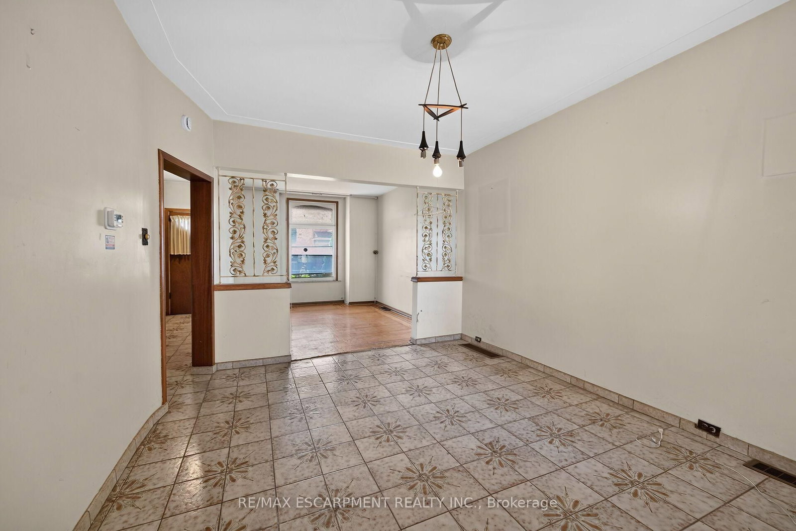 15 Kinrade Avenue • Hamilton, ON photo 10