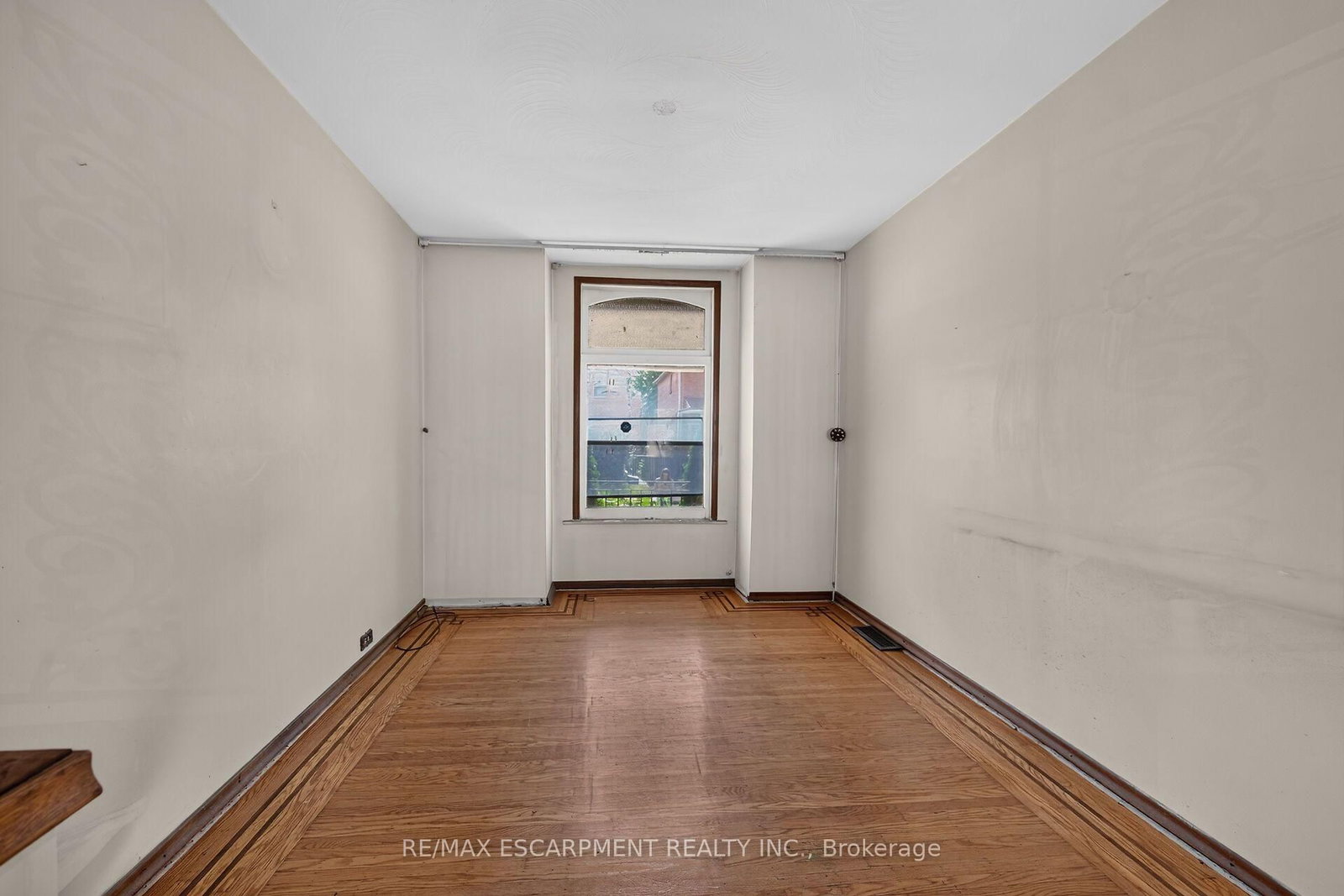 15 Kinrade Avenue • Hamilton, ON photo 11