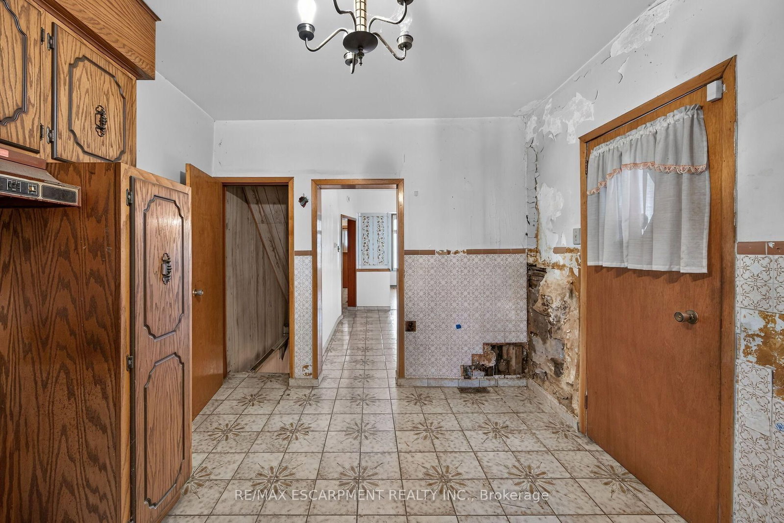 15 Kinrade Avenue • Hamilton, ON photo 14