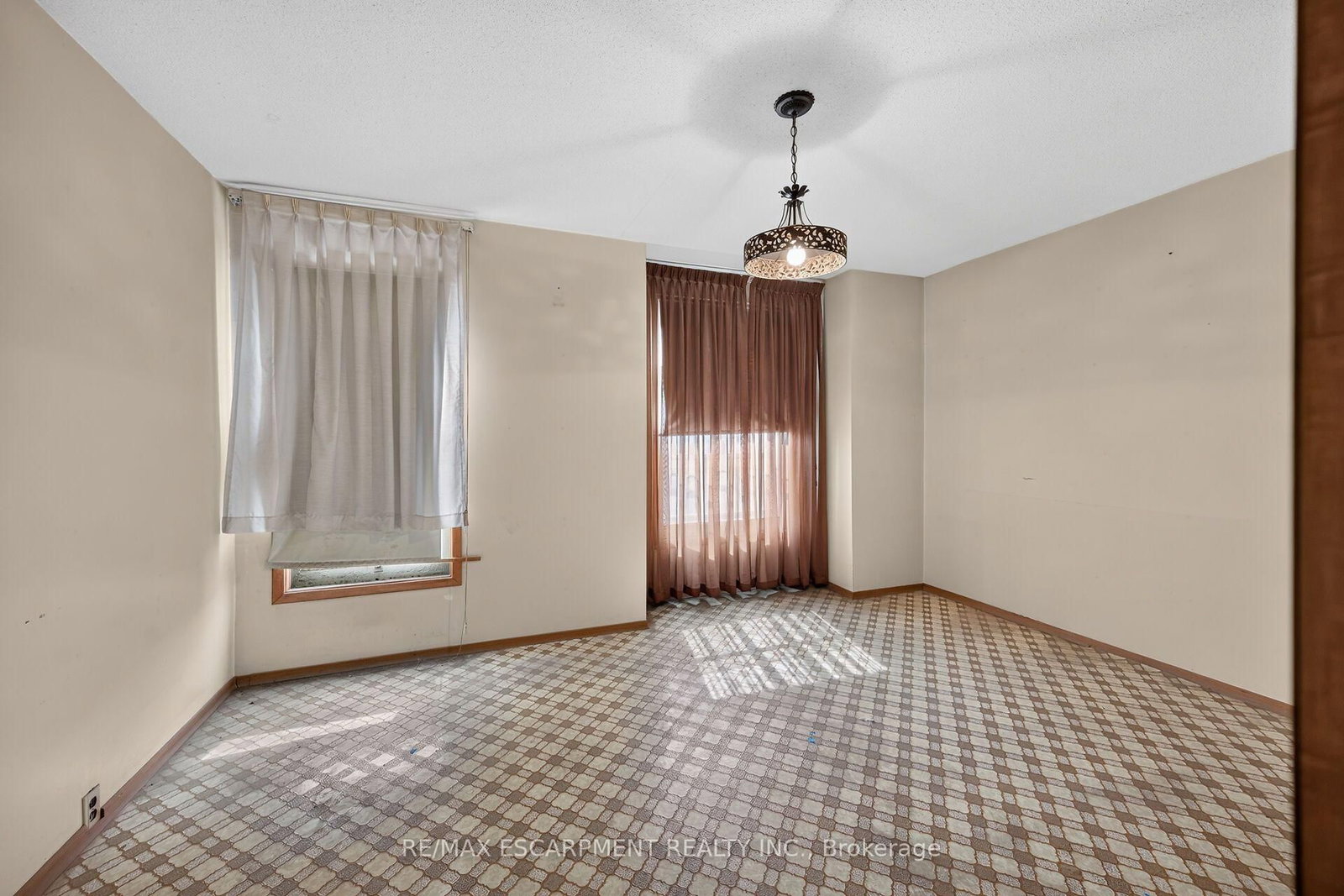 15 Kinrade Avenue • Hamilton, ON photo 16