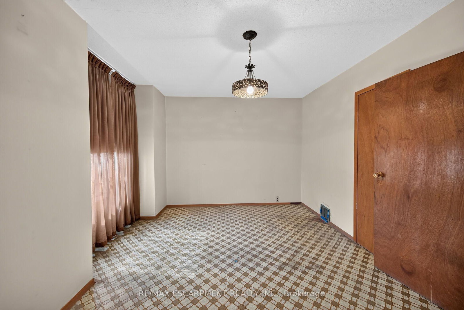 15 Kinrade Avenue • Hamilton, ON photo 17