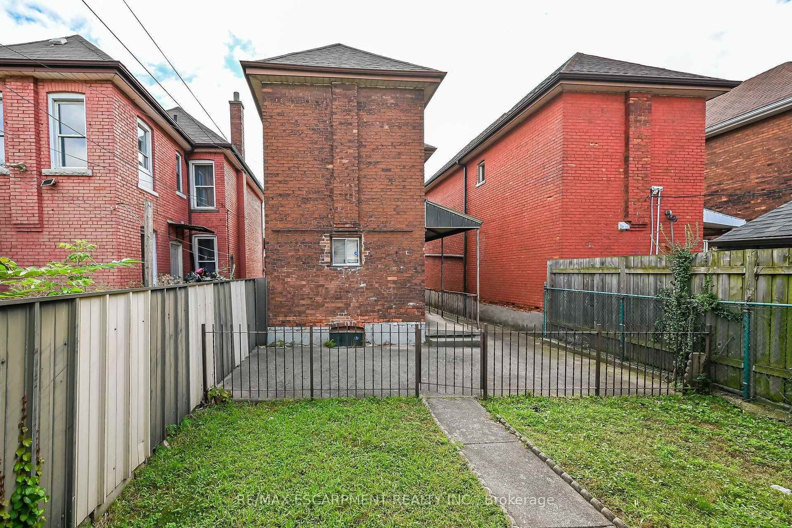 15 Kinrade Avenue • Hamilton, ON photo 34