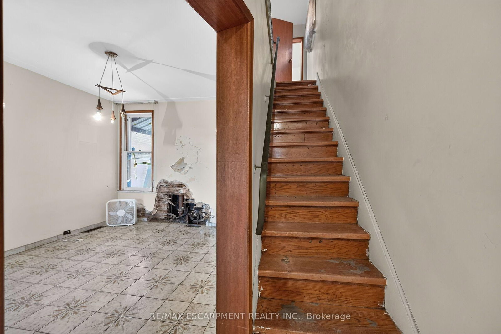 15 Kinrade Avenue • Hamilton, ON photo 7