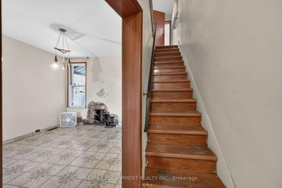 15 Kinrade Avenue • Hamilton, ON photo 7