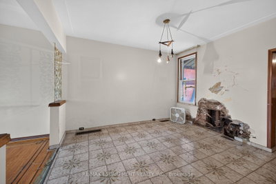 15 Kinrade Avenue • Hamilton, ON photo 8