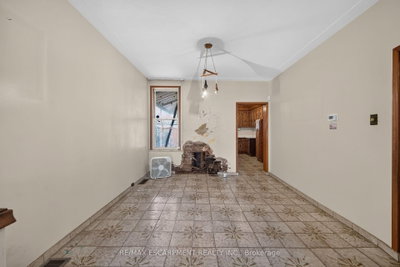 15 Kinrade Avenue • Hamilton, ON photo 9