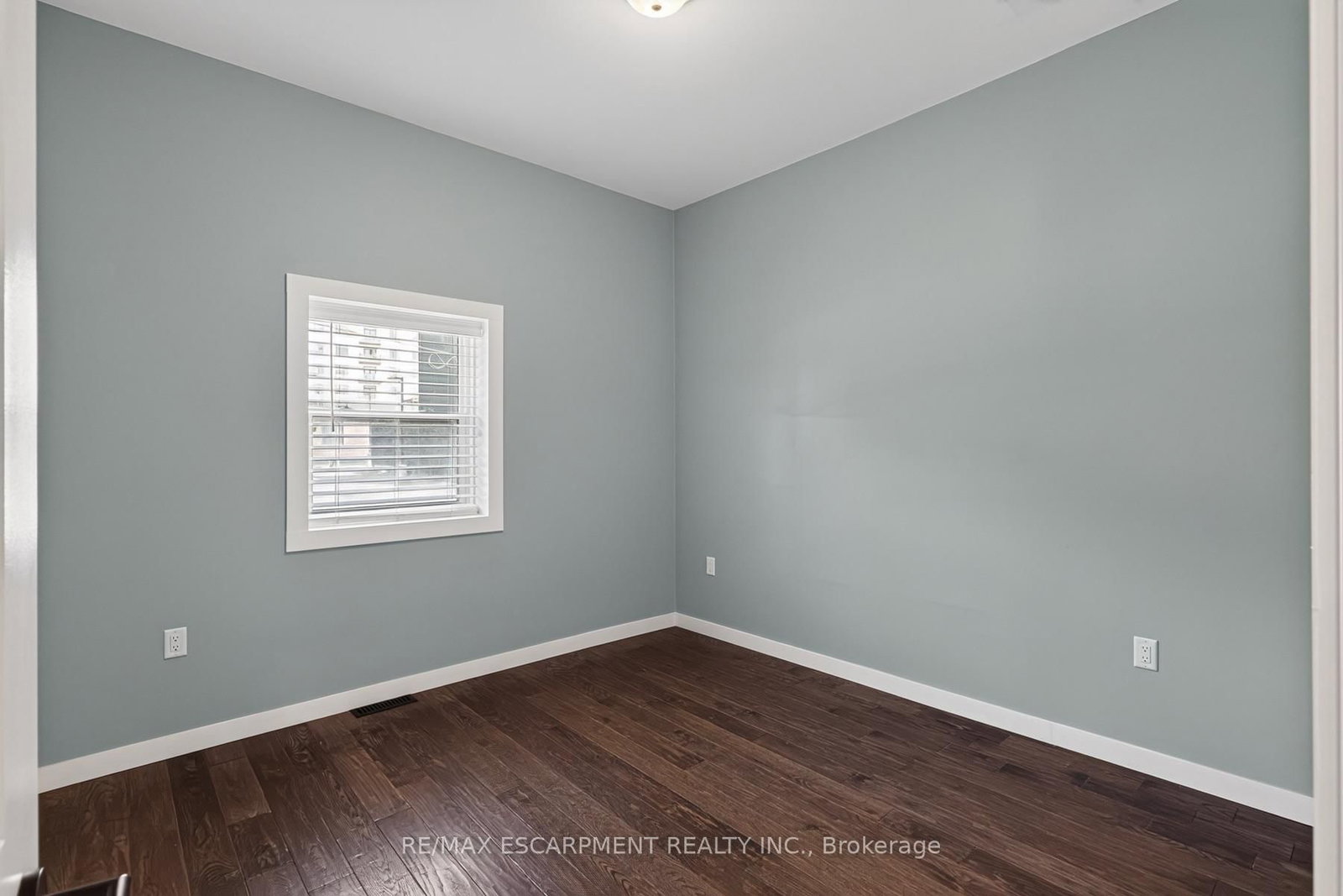 21 Cedar Street • Cambridge, ON photo 15