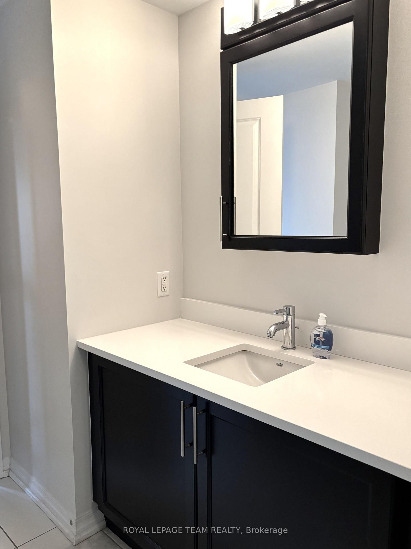 2401-195 Besserer St, Ottawa, view 13