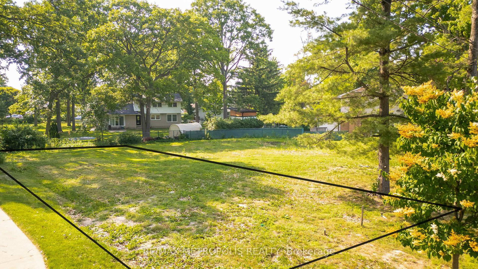 1307-S Ridgewood Drive • Sarnia, ON photo 12