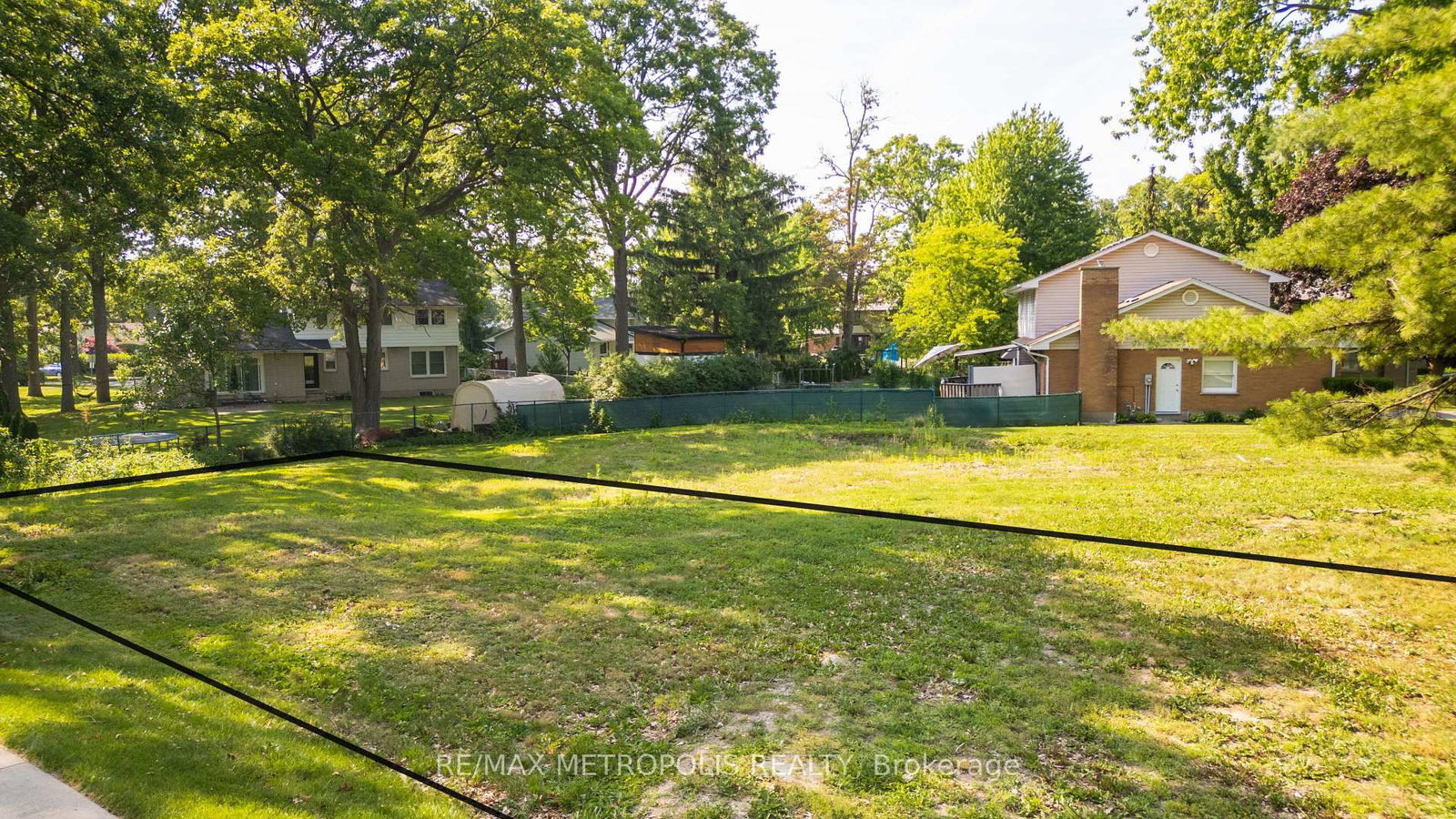 1307-S Ridgewood Drive • Sarnia, ON photo 13