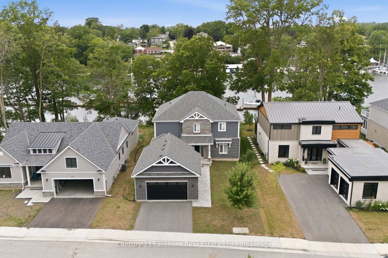 101 VILLENEUVE Drive