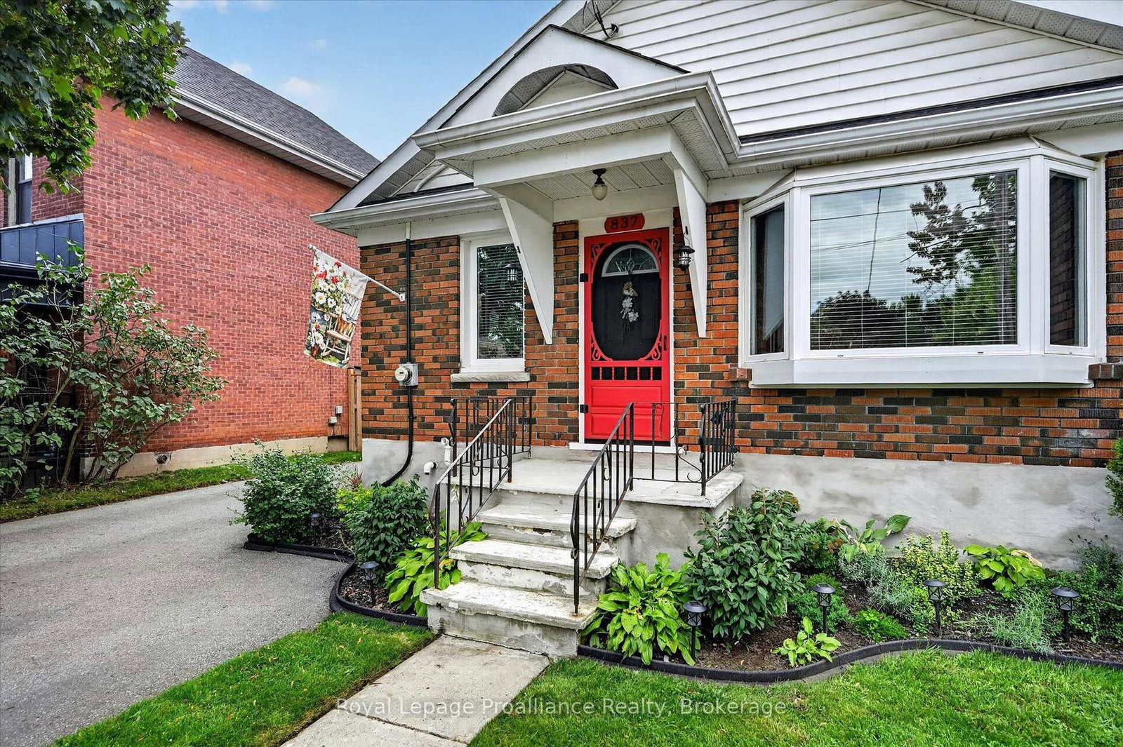 837 Sherburne Street • Peterborough, ON photo 2