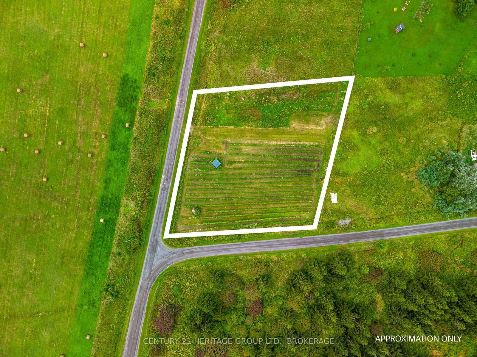 7 HUNT CLUB Lane • Wolfe Island, ON photo 2