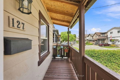 127 Park Row N • Hamilton, ON photo 2