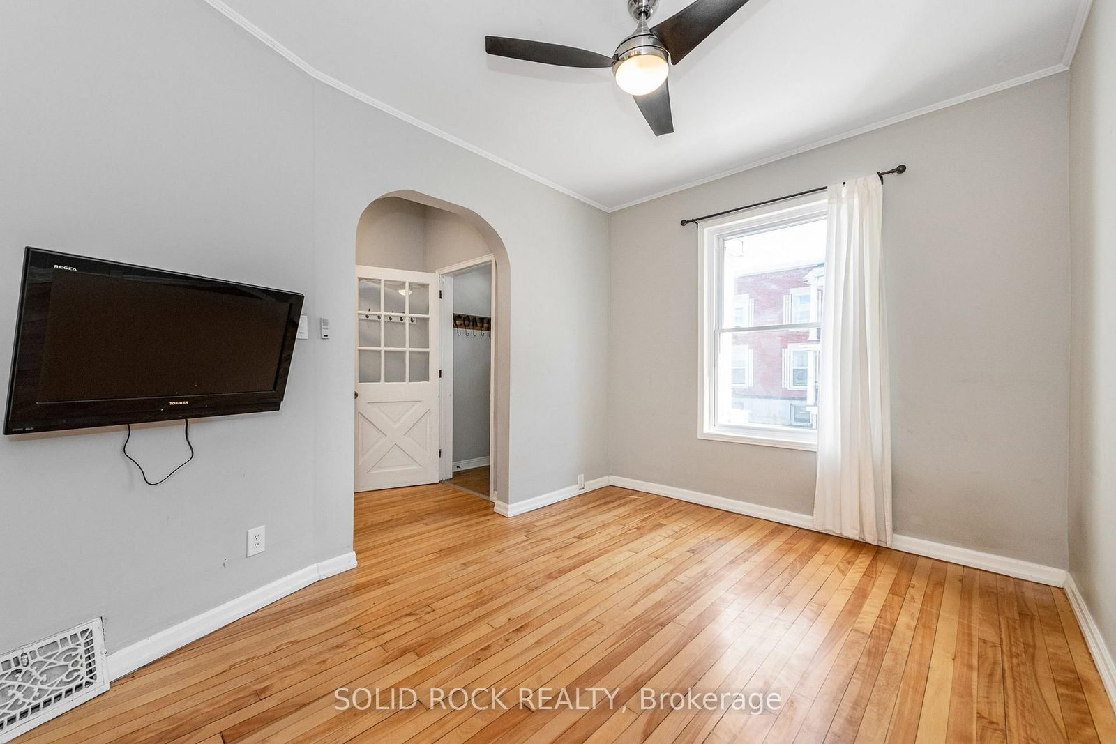 134 Concord Street S • Ottawa, ON photo 10