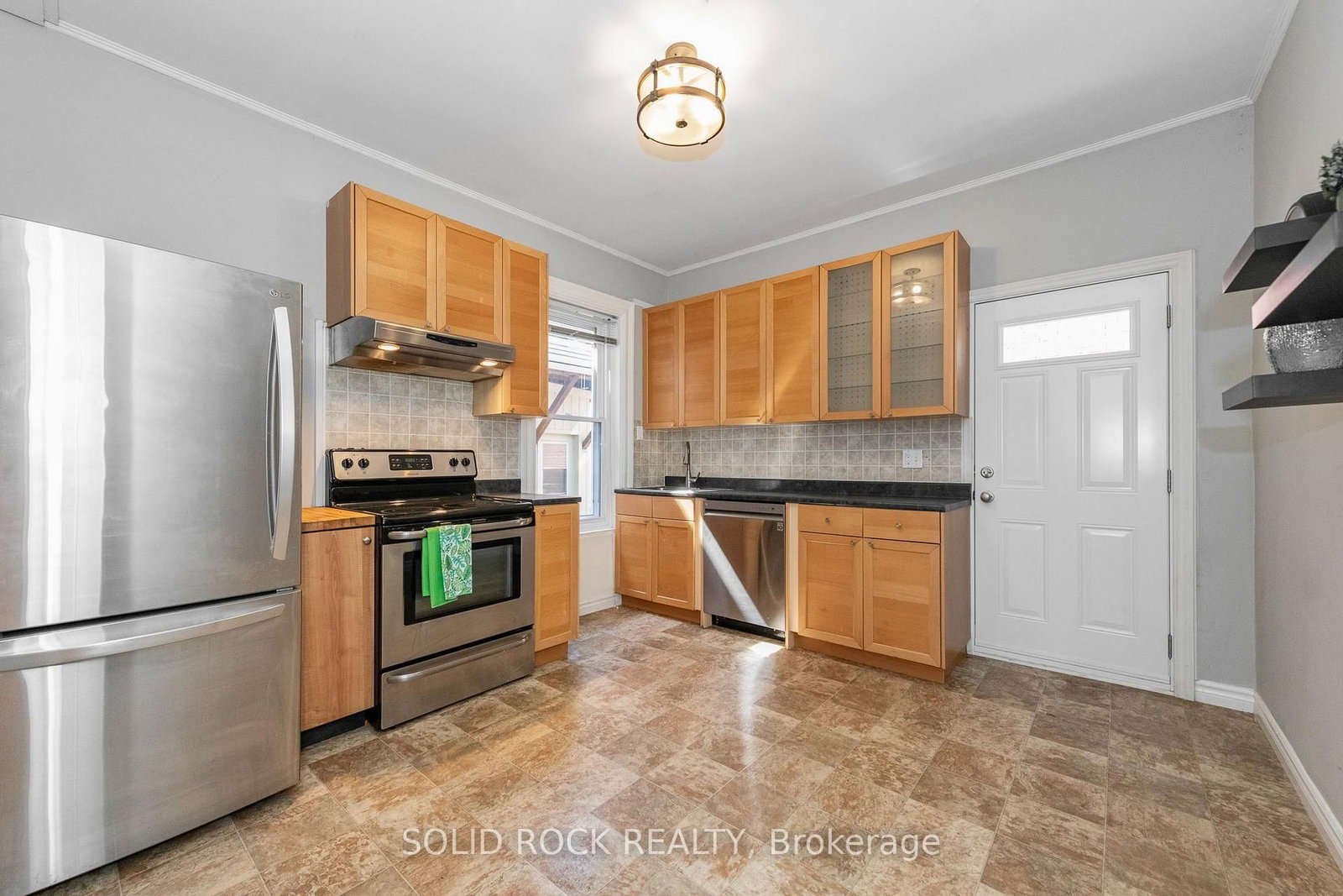 134 Concord Street S • Ottawa, ON photo 18