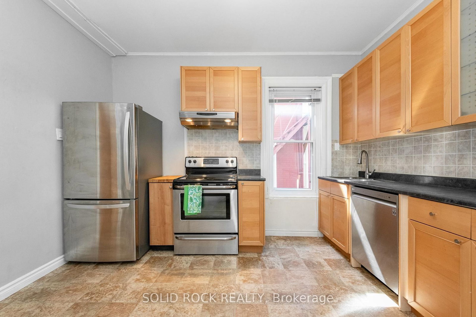 134 Concord Street S • Ottawa, ON photo 19