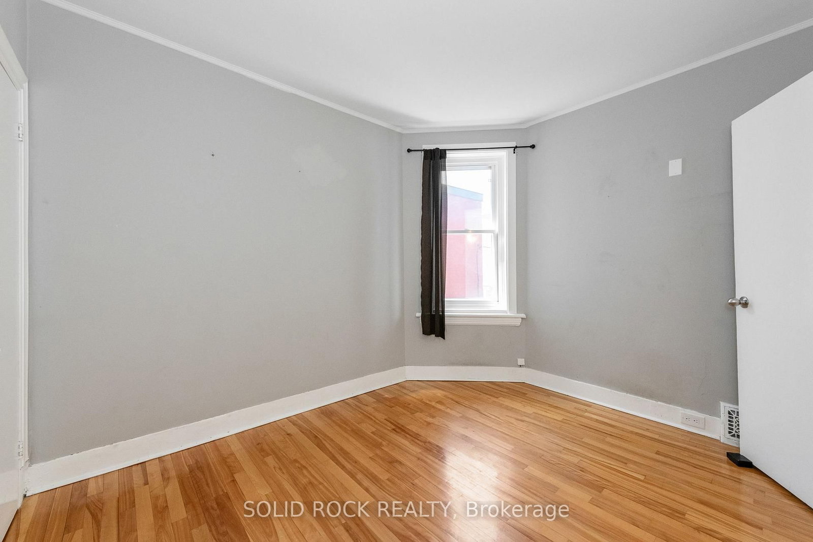 134 Concord Street S • Ottawa, ON photo 22