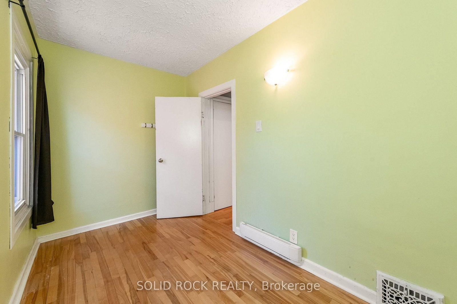 134 Concord Street S • Ottawa, ON photo 25