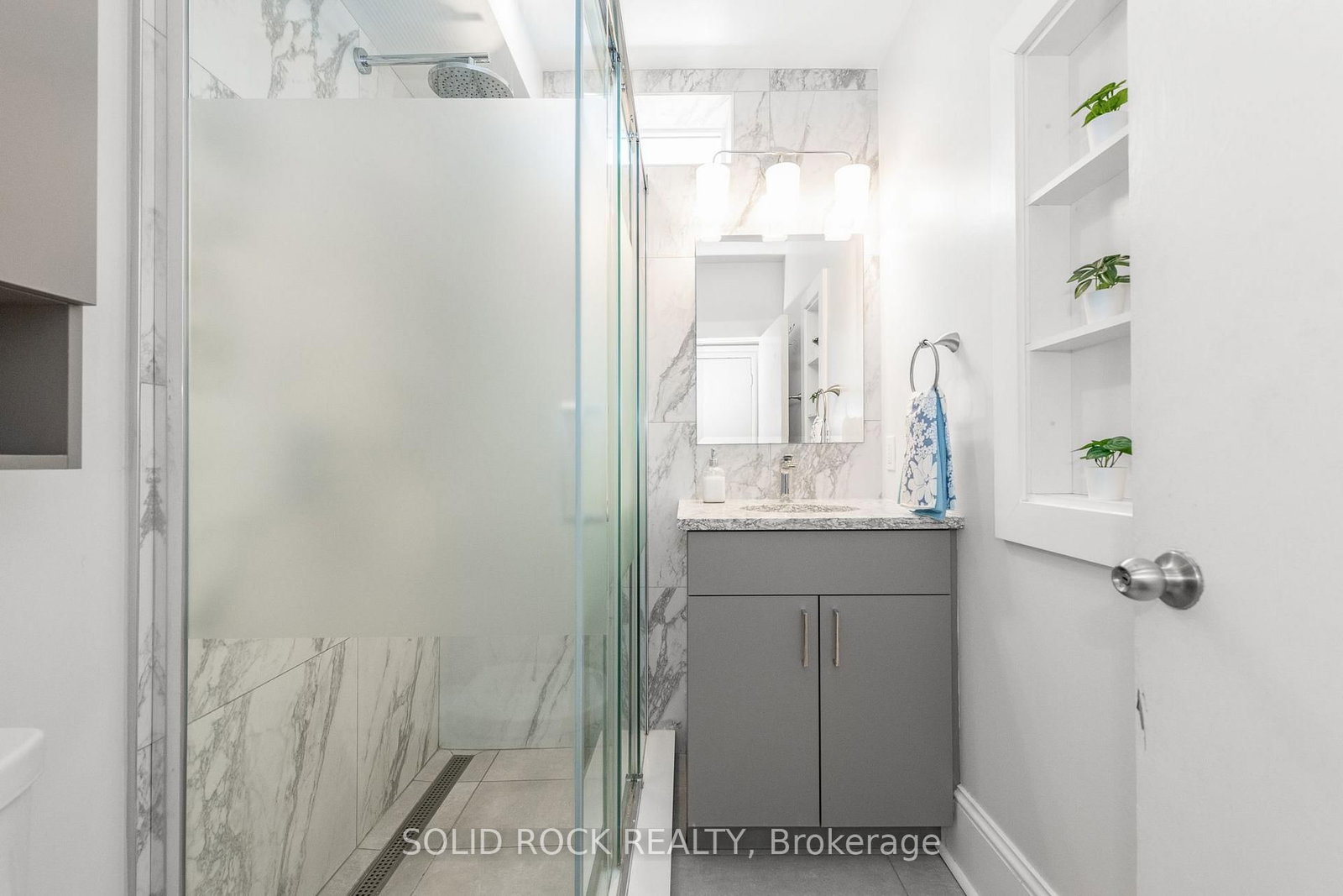 134 Concord Street S • Ottawa, ON photo 27