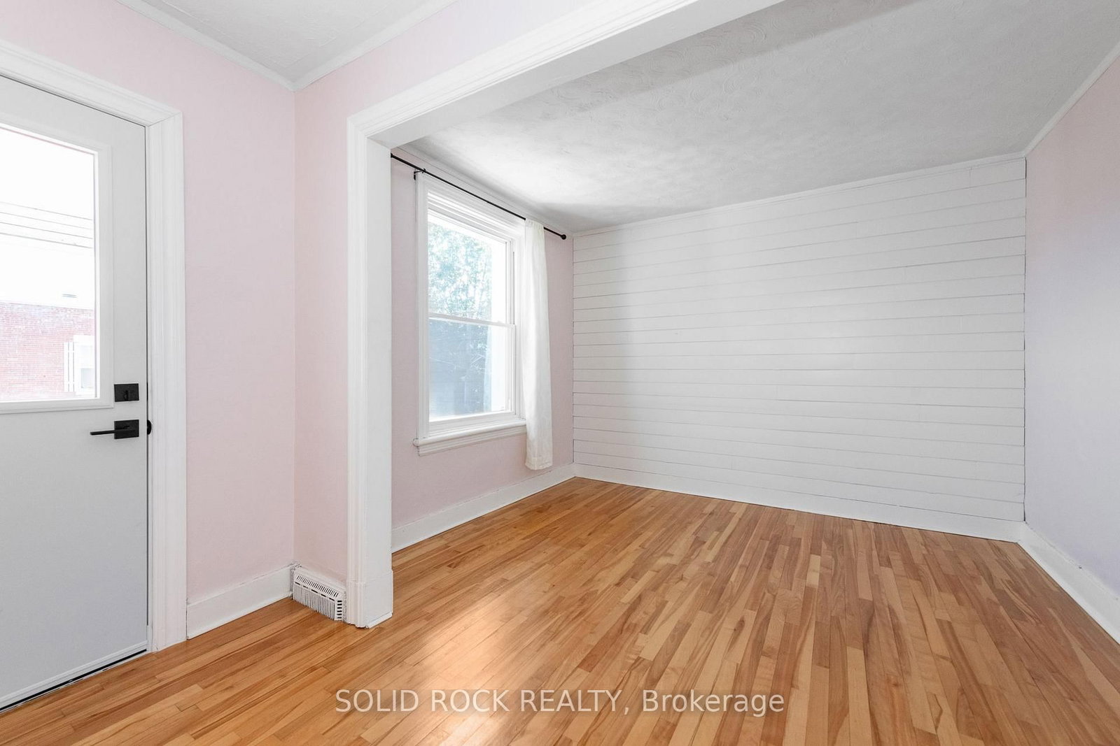 134 Concord Street S • Ottawa, ON photo 28