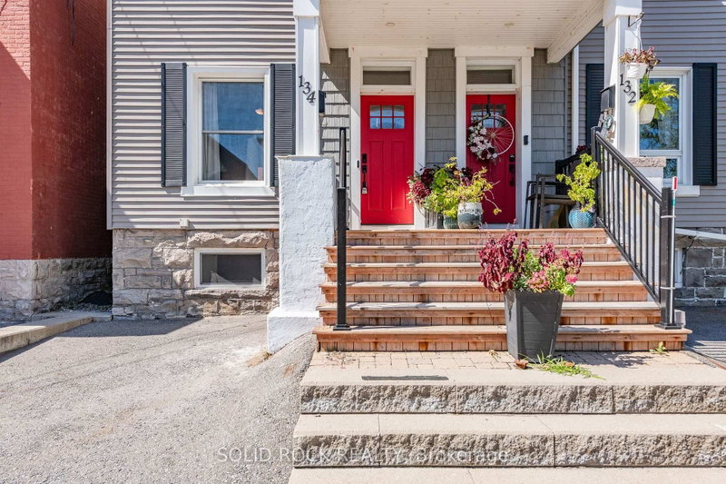 134 Concord Street S