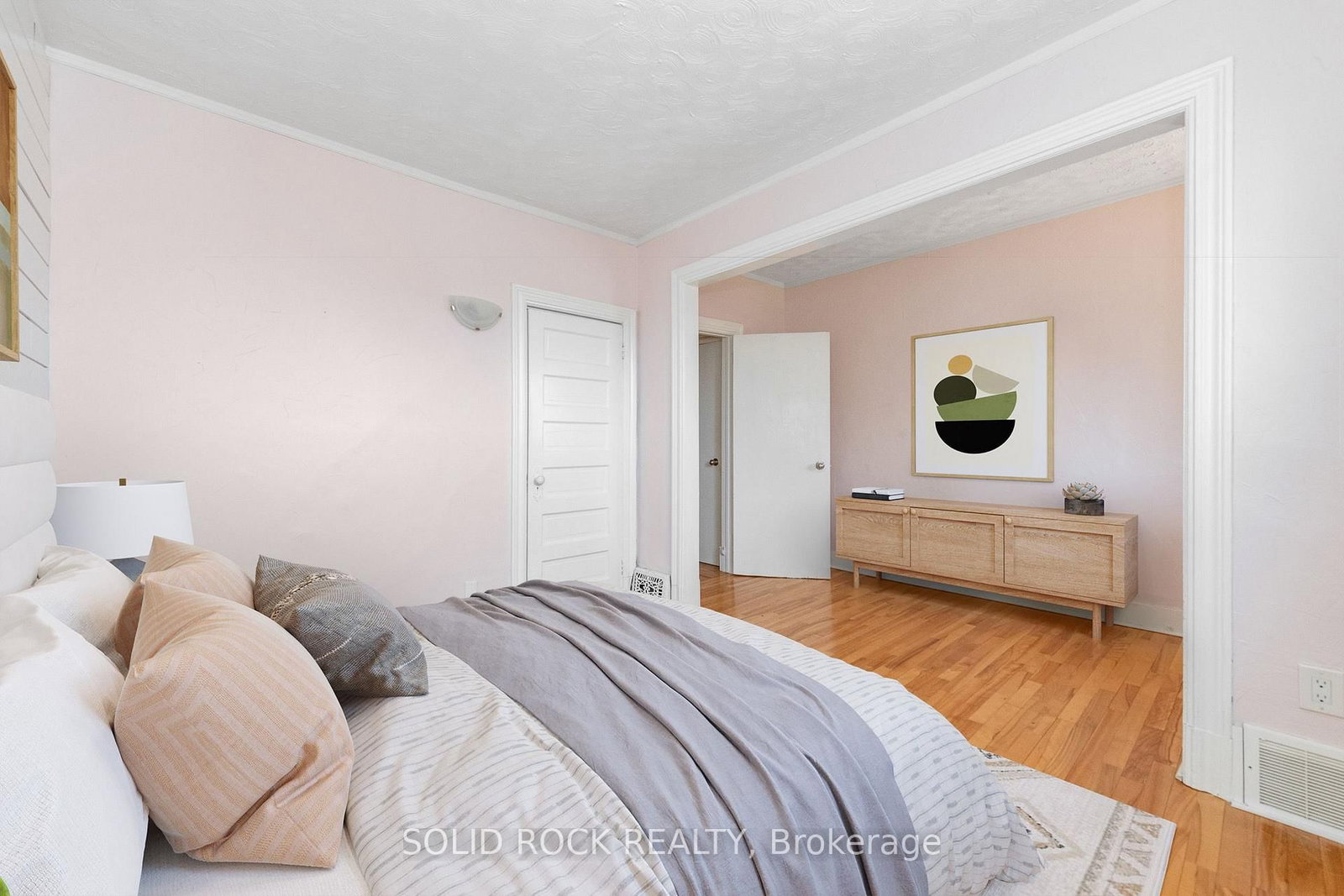 134 Concord Street S • Ottawa, ON photo 32